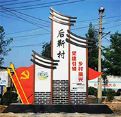 彨